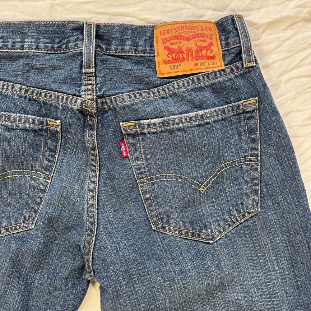 Vintage Levi’s 559 Relaxed Straight Leg Dark Blue Jeans — 30/30
